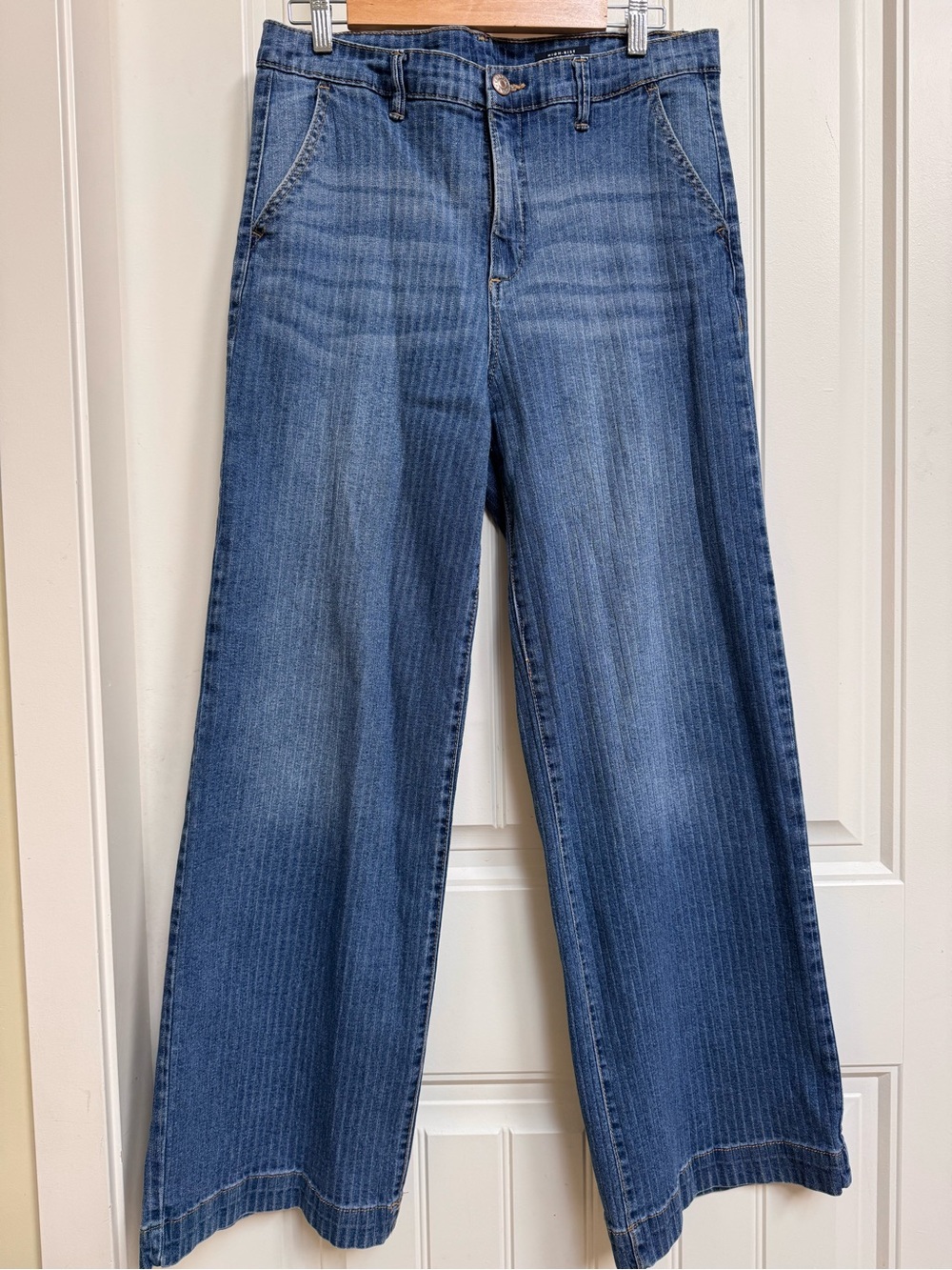 Curve Appeal High Rise Wide Leg Pinstriped Blue Jeans. Size 14/32